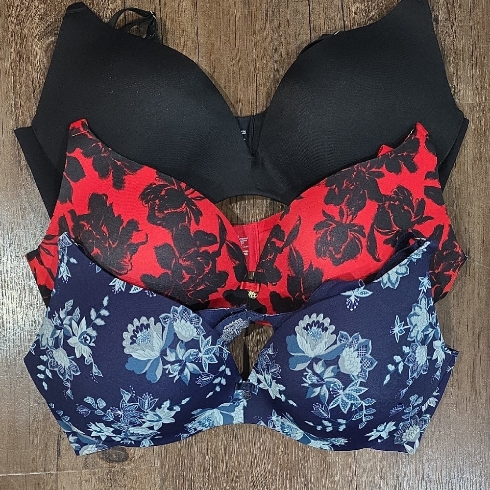La Vie En Rose Black and Red Lace Bras Intimates & Sleepwear